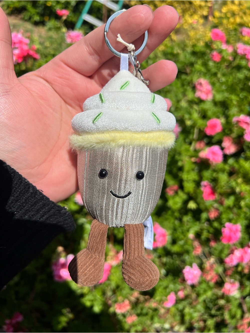 WHITE FROSTING CUPCAKE PLUSH KEYCHAIN